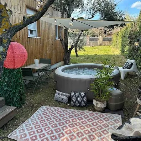 Provencal Atypique Avec Jacuzzi Prive アパート